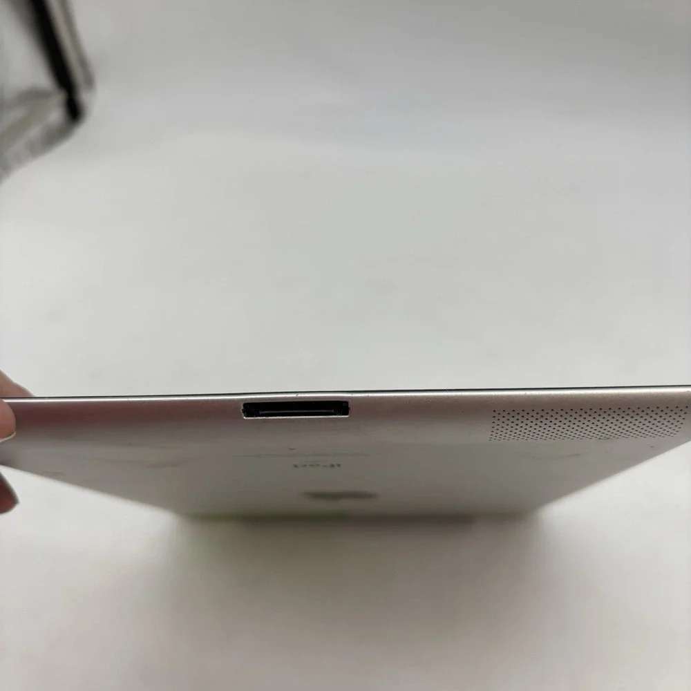 Apple iPad 2 A1397 16 GB, Wi-Fi + 3G, 9.7 in Silver Tested and Working